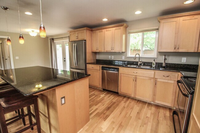 Building Photo - Coming Soon! Very well maintained home wit...