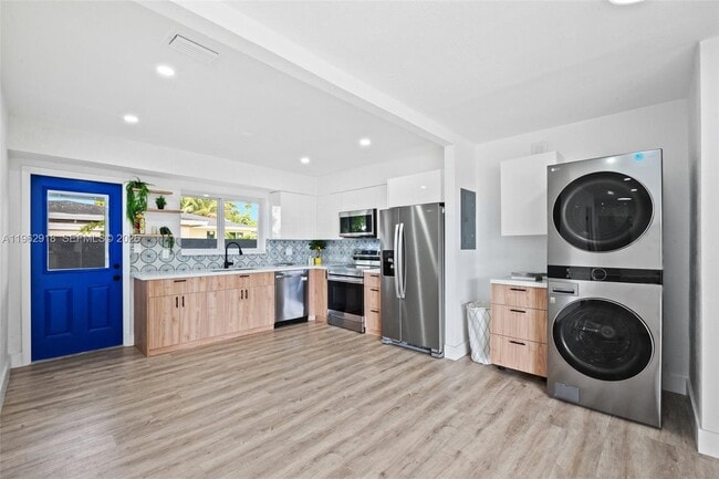 Building Photo - 3317 N Andrews Ave