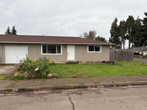 Building Photo - Springfield Duplex- 2 bedroom/1 bath updated unit