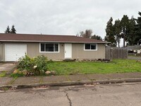 Building Photo - Springfield Duplex- 2 bedroom/1 bath updated unit