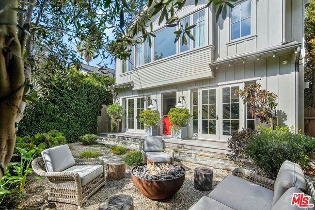 Building Photo - 821 Nowita Pl