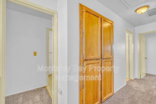 Building Photo - 143 Seal Ct
