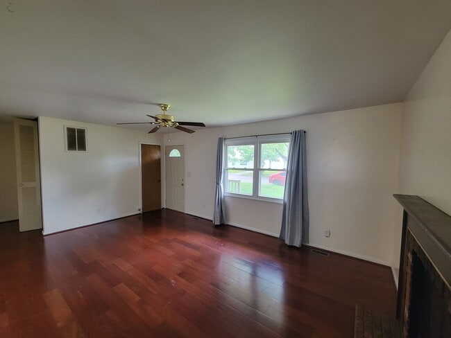 Building Photo - Charming 3-Bedroom Home: Serenity, Space, and Style Await!