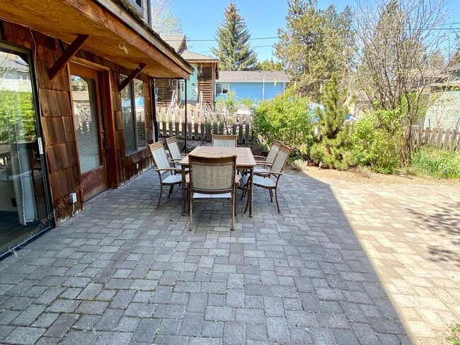 Building Photo - Unfurnished - Charming 3-Bedroom Home in D...