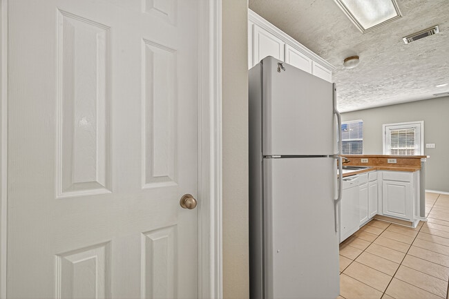 Building Photo - 110 N Burberry Park Cir