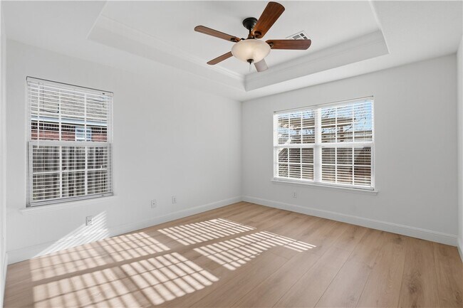 Building Photo - 551 Dogwood St