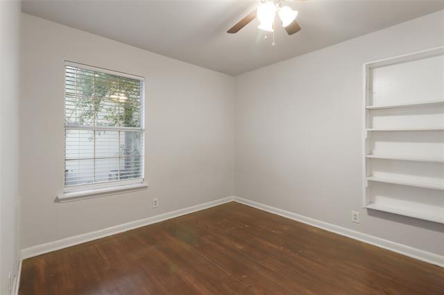 Building Photo - 1415 Oakwood Dr