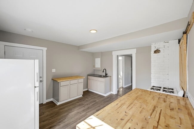 Building Photo - Cozy & Modern 1-Bed, 2-Bath Tiny Home – Renovated in Columbus!