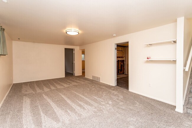 Building Photo - Stunning Ranch Style Home in East Colorado Springs!