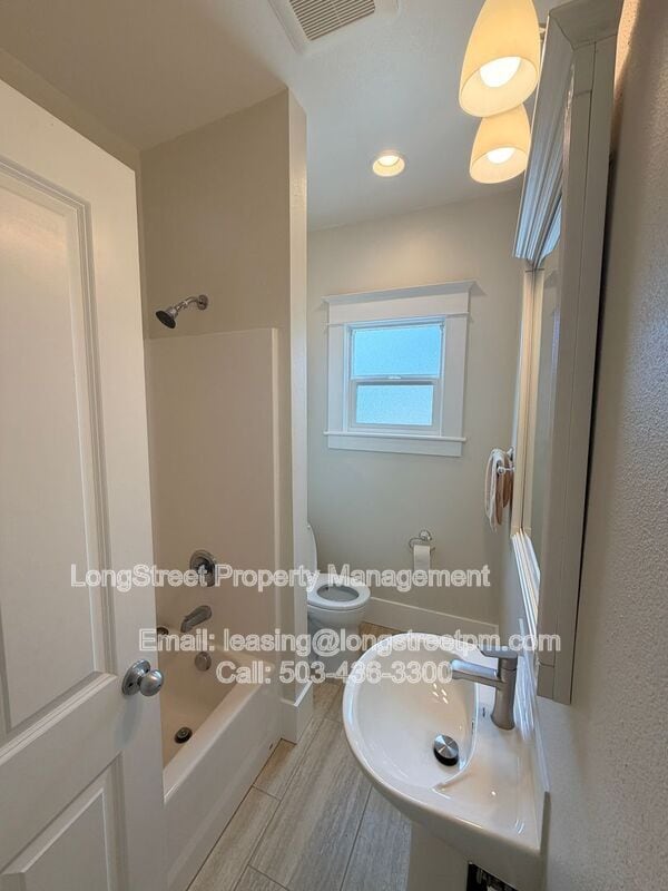 Building Photo - 1749 SE 46th Ave