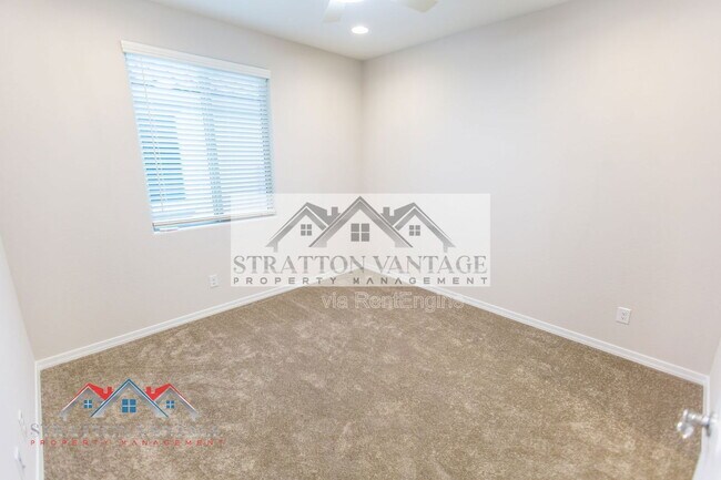 Building Photo - 17645 W Palo Verde Dr