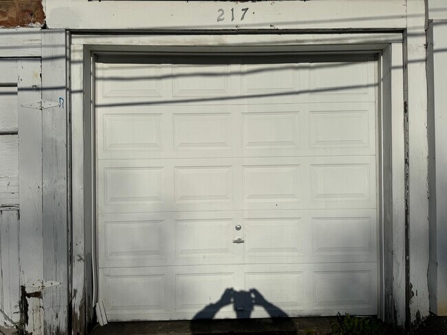 Garage 2 - 217 S 7th St