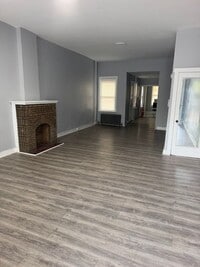 Building Photo - Large 5 Bedroom House