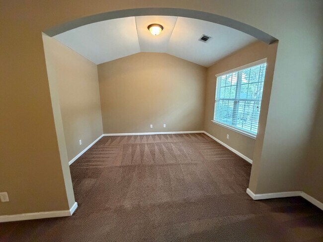 Building Photo - FOR RENT