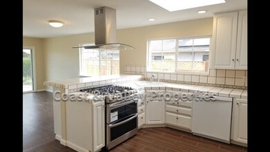 Building Photo - Lovely South Salinas Home!