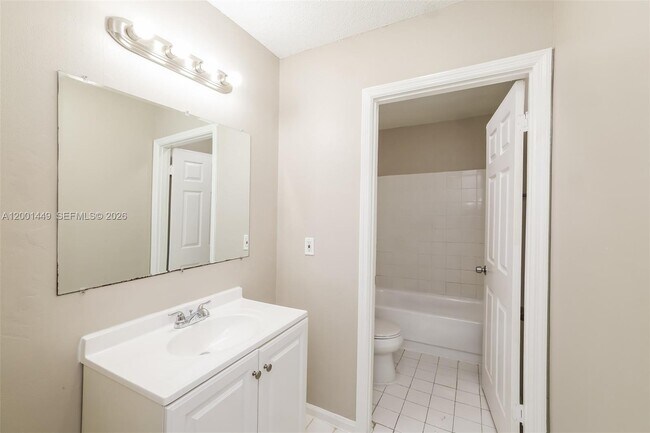 Building Photo - 3637 Ave Montresor