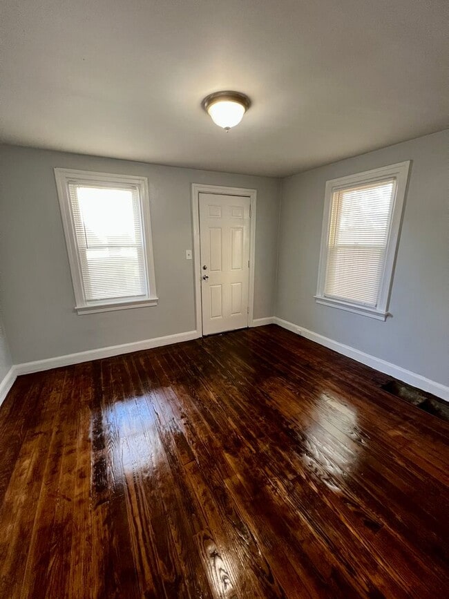 Building Photo - Modern, Cozy 1 Bedroom & 1 Bathroom Home!