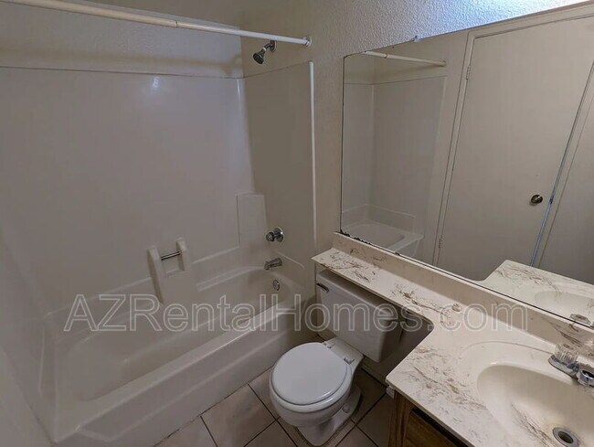 Building Photo - 461 W Holmes Ave