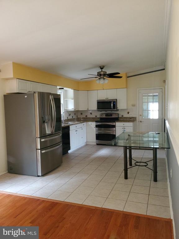 Building Photo - 12200 Lemar Ct