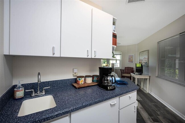 Building Photo - 222 Westwind Dr