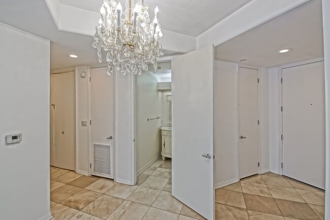 Building Photo - **Move in Special $1000 Off Third Months Rent** Remodeled Corner 3+2 Unit with Luxury Finishes Ne...
