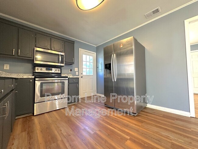 Building Photo - 2806 Mary Ave