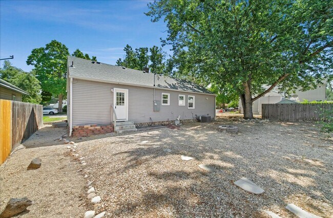 Building Photo - 1605 S Colorado Ave
