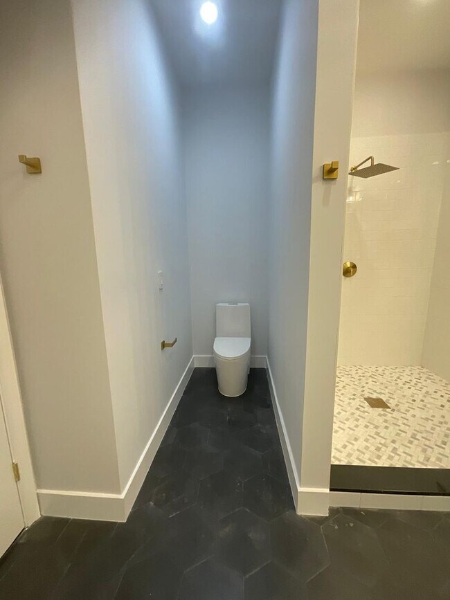 Building Photo - Luxury-Style 3BR Home in Prime West Palm Beach Location