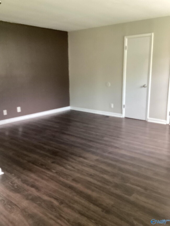 Building Photo - 2408 Whitesburg Dr