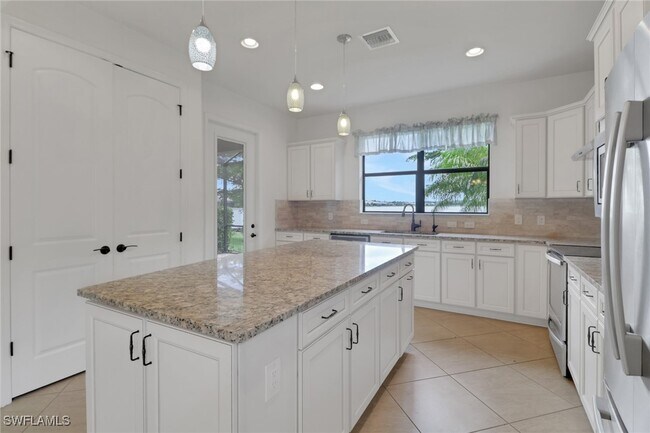 Building Photo - 20281 Corkscrew Shores Blvd