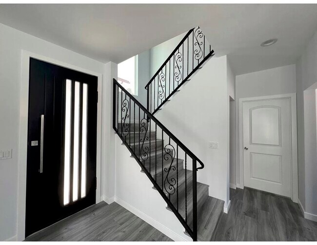 Building Photo - 14739 Drell St