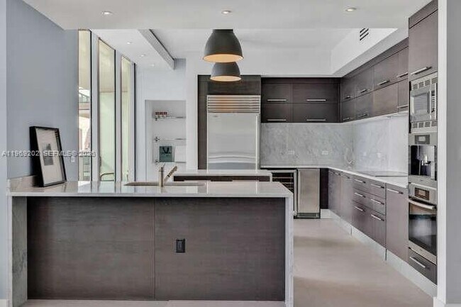 Building Photo - 900 Biscayne Blvd