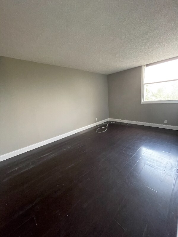 Building Photo - 2701 Riverside Dr