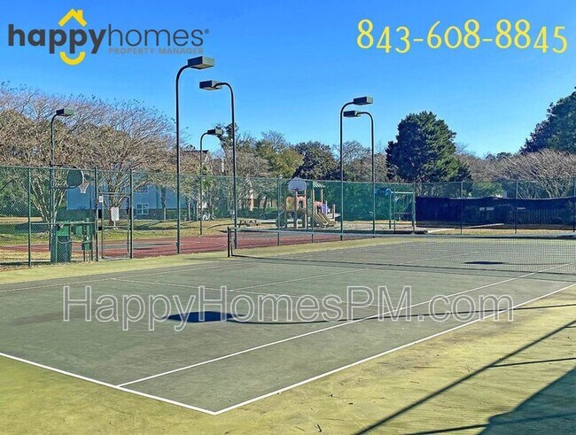 Building Photo - 2011 N Hwy 17