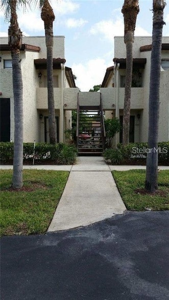 Building Photo - 2587 Cyprus Dr