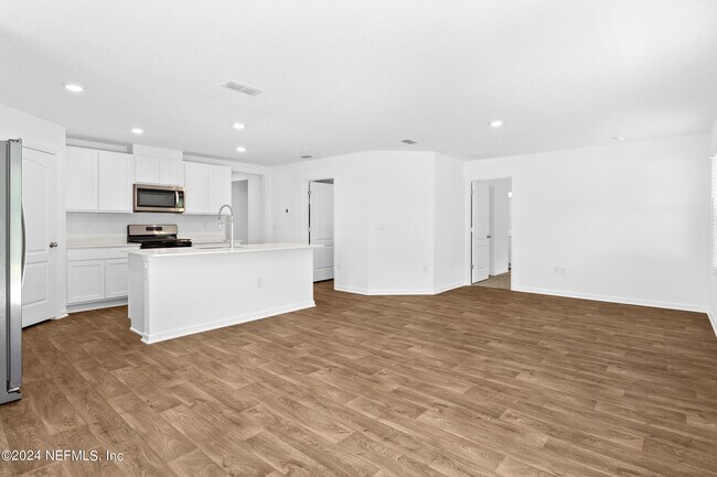 Building Photo - 353 Ardila Cir