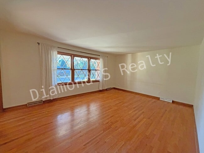 Building Photo - Southeast Springfield 3 Bedroom Home Avail...