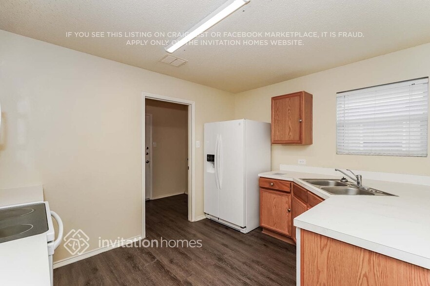 Building Photo - 4920 Waterford Dr
