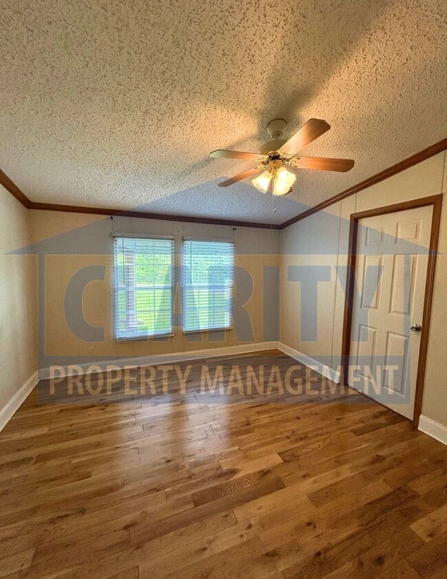 Building Photo - Three bedroom, single level home in Old Fo...
