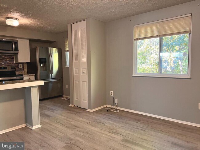 Building Photo - 8104 Willowdale Ct