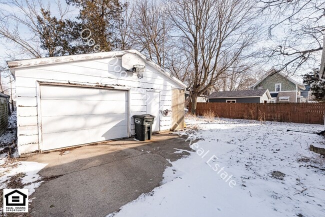 Building Photo - 4 bedroom home now available!