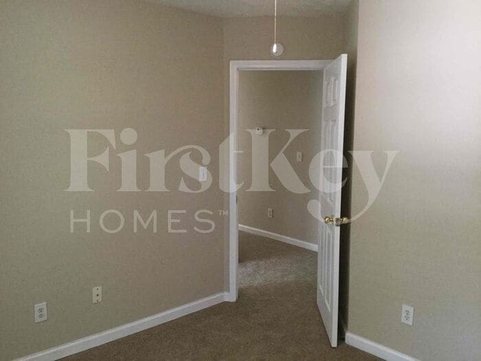 Building Photo - 200 Fairview Chase Rd