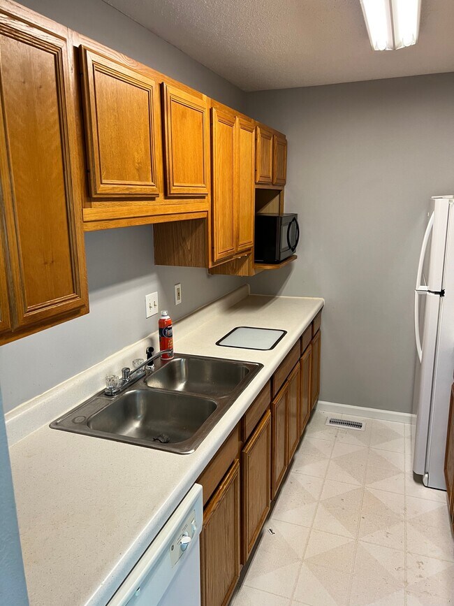 Building Photo - 2636 Villa Park Dr