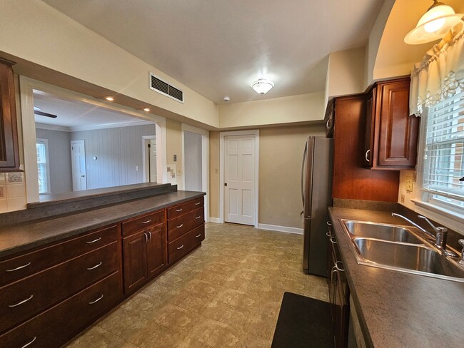 Building Photo - WITCH DUCK POINT