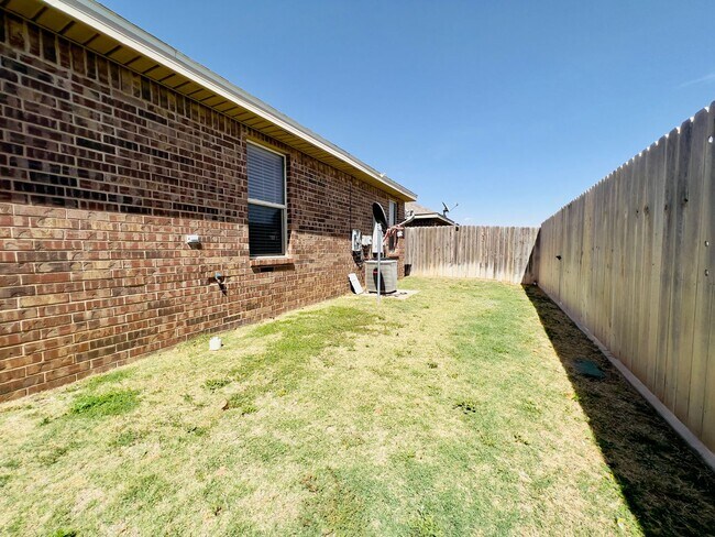 Building Photo - 3/2/2 Located in Lubbock-Cooper ISD