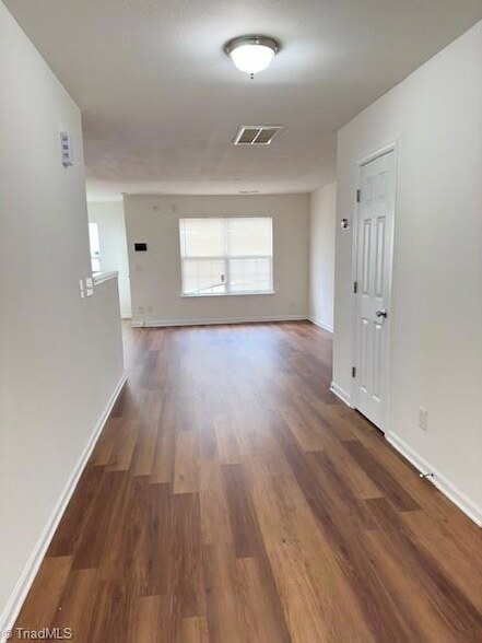 Building Photo - 302 Mourning Dove Terrace