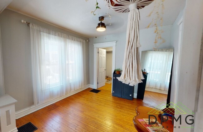 Building Photo - 132 S Clemens Ave