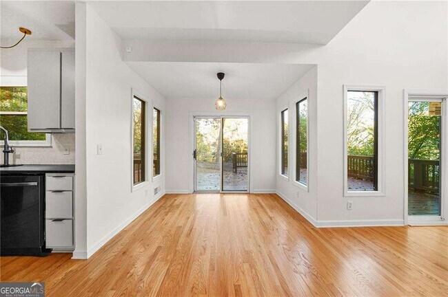 Building Photo - 1086 Pine Grove Ave NE