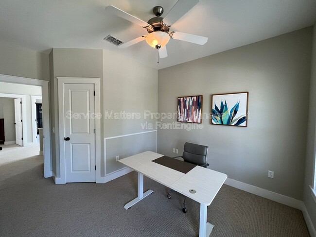 Building Photo - 1417 E Maxwell St