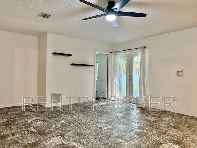 Building Photo - 207 James Dr